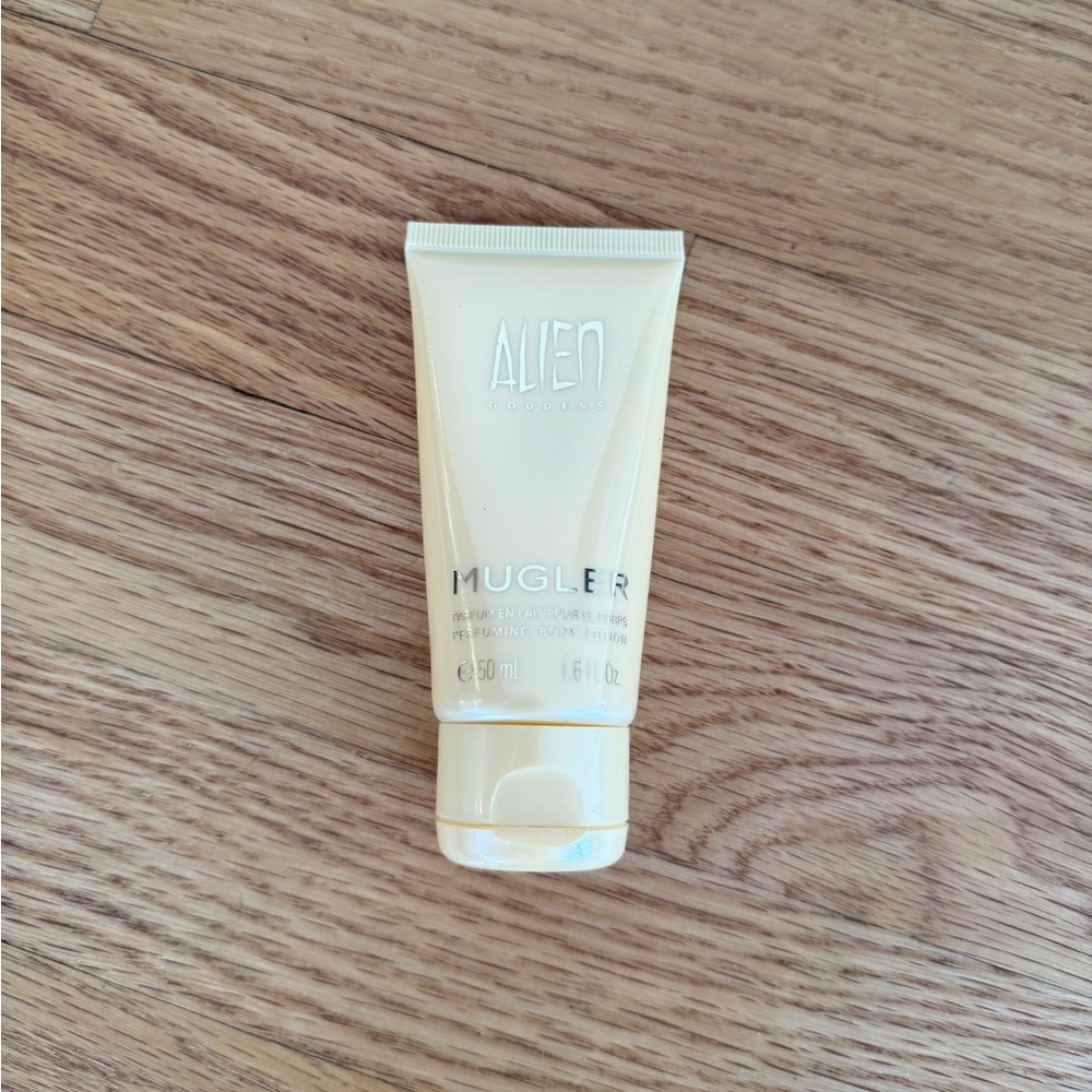 Alien Goddess Mugler perfuming body lotion travel size